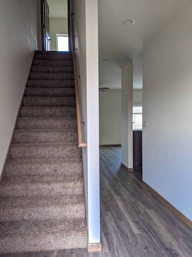 Building Photo - 612 Commercial Dr