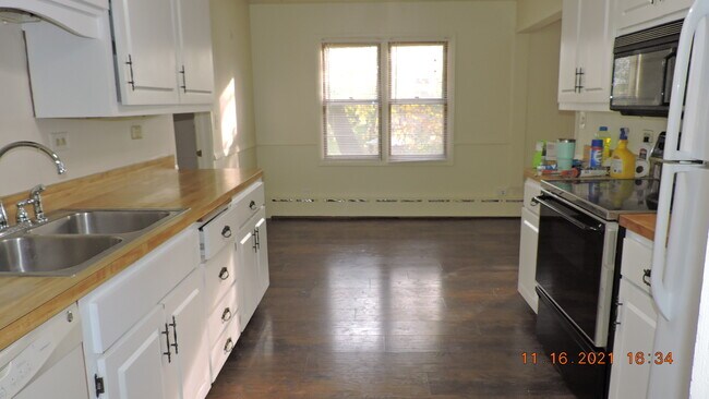 Building Photo - 37791 N De Woody Rd
