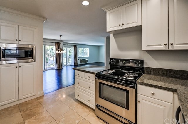 Building Photo - 2405 Via Mariposa W