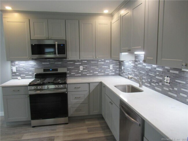 Foto del edificio - 7 Brown Ave