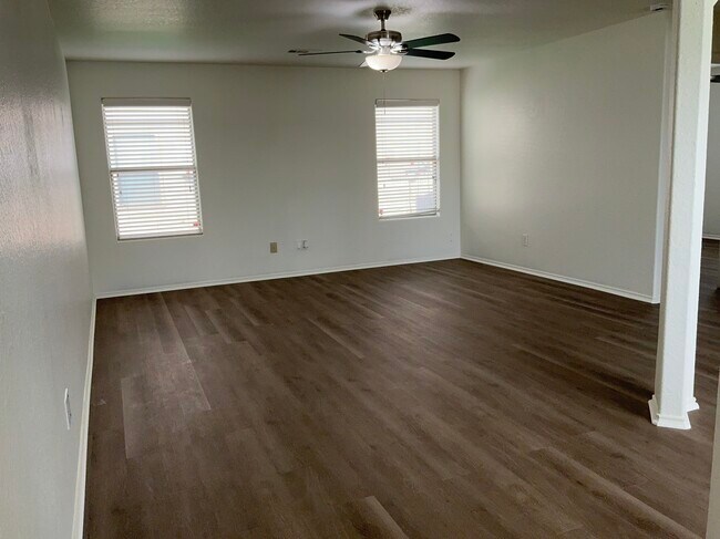 Foto del edificio - 1143 Desert Willow Ln