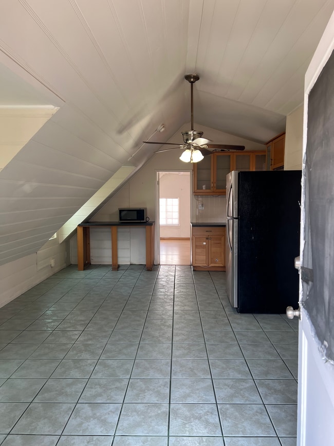 Entryway/Living Room & Kitchen - 3976 W 7th St