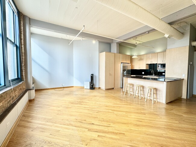 Building Photo - 124 W Polk St