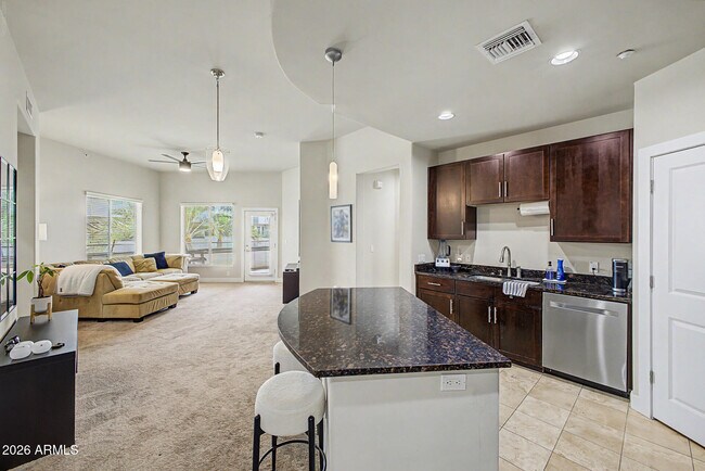 Building Photo - 945 E Playa Del Norte Dr