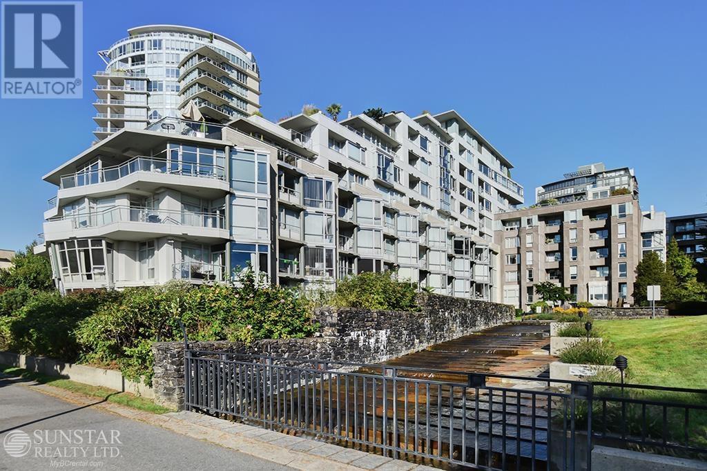 Photo principale - 1288-1288 Marinaside Crescent