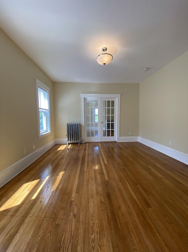 Foto del edificio - WOW!!!  BRIGHT & SUNNY BROOKLINE 4 BED/2 BATH AVAILABLE SEPTEMBER 1ST