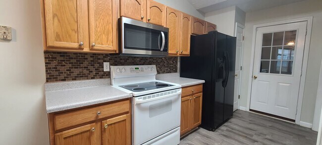 Foto del edificio - Available now 3 bed/2bath ranch Fenced in ...