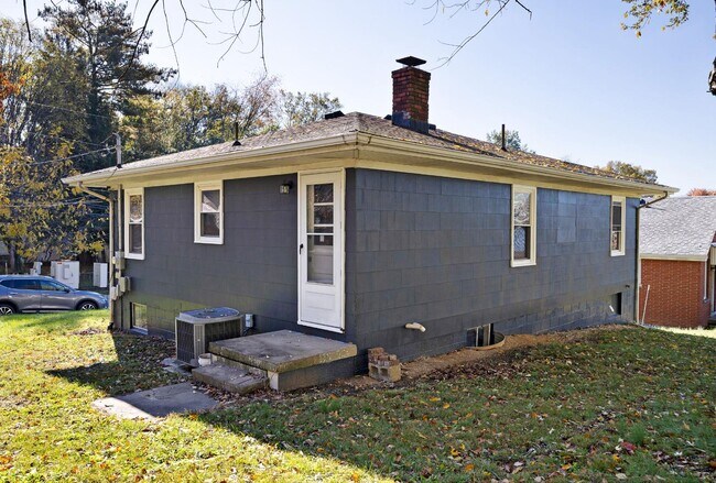 Foto del edificio - 414 Churchill Ct