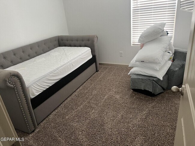 Foto del edificio - 13067 Grantham Ln