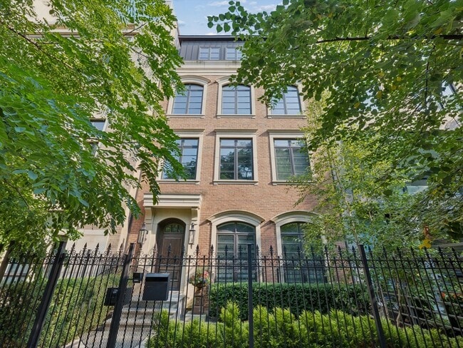 Building Photo - 441 W Deming Pl