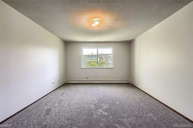 Building Photo - 1 br, 1 bath - 580 S Clinton St Apt 6C