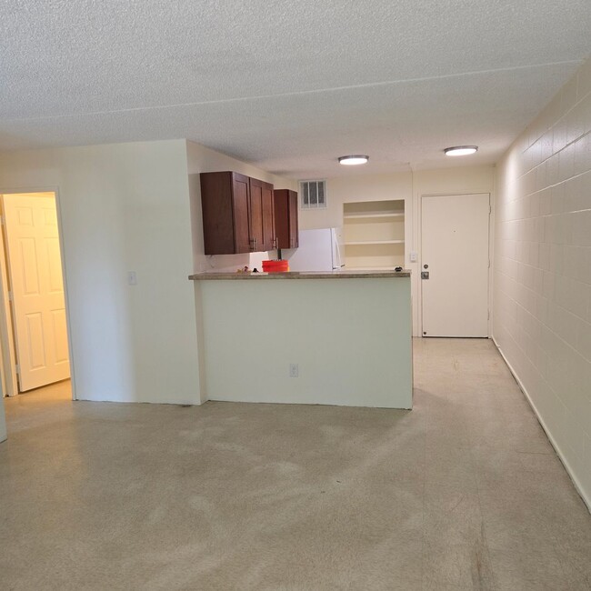 Building Photo - Freshly Painted 2 Bedroom Harbor Lights Co...