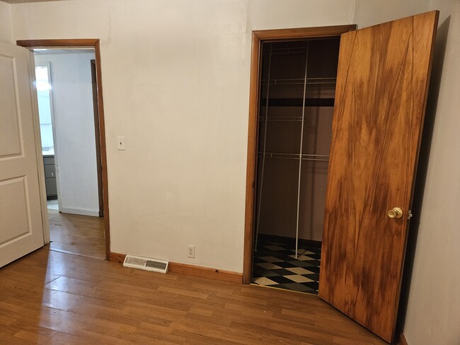 Building Photo - 1329 Margaretha Ave