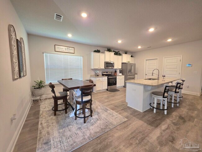 Foto del edificio - 8055 Silver Maple Dr