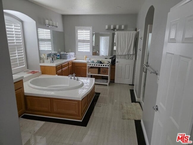 Building Photo - 23 Vía De La Valle