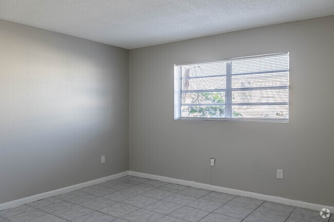 2 BR, 1 BA - 760SF - Palm Court Apartments