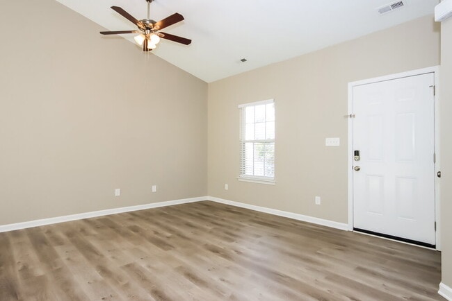 Building Photo - 107 Peterborough Dr