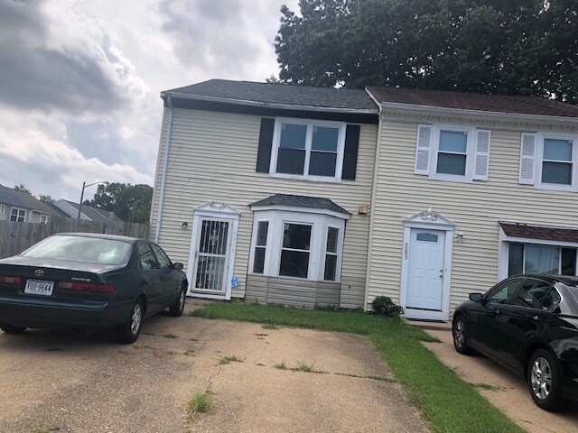 Primary Photo - 5201 Condor St
