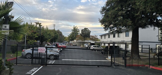 Main Image - Glencole Apartments