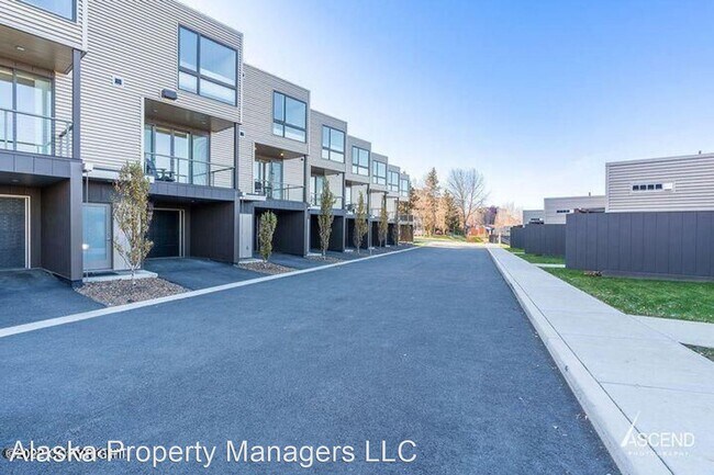 Building Photo - 2 br, 2.5 bath House - 704 Top Rail Lane