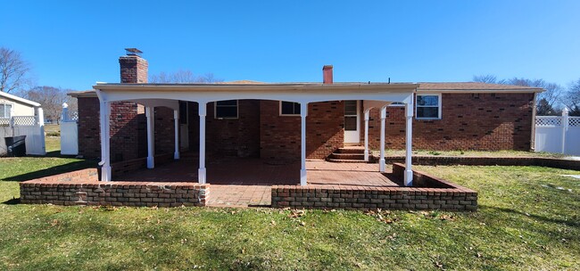 Building Photo - 26 College Dr