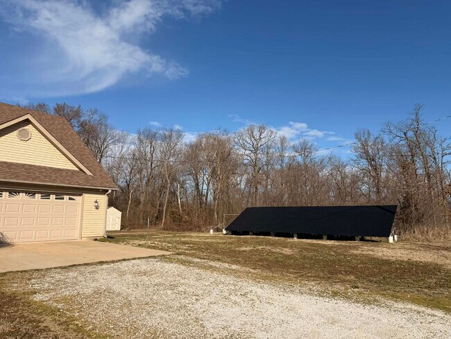 Building Photo - MOVE IN SPECIAL: HALF OFF FIRST MONTH RENT!! BEAUTIFUL 4 BEDROOMS/ 2.5 BATHROOMS ON 1 FULL ACRE I...
