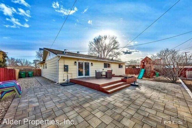 Building Photo - 3 br, 2 bath House - 140 E Gault Way