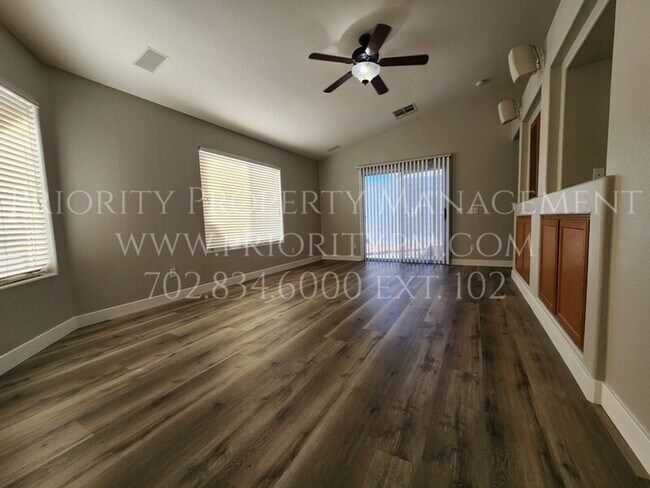 Foto del edificio - Northwest SINGLE STORY !   3 Bed/2 Bath