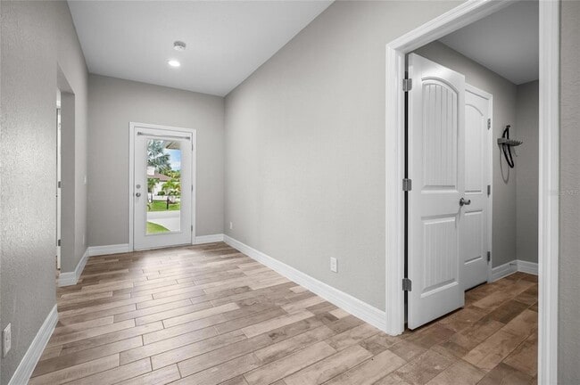 Building Photo - 315 Sweetwater Dr