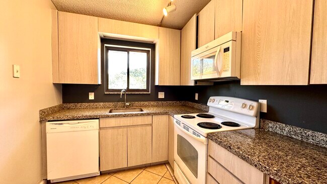 Building Photo - 2850 Palmwood Terrace