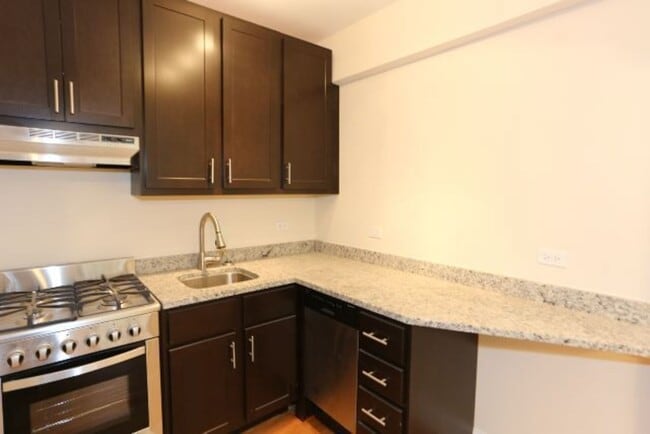 Building Photo - 626 W Patterson Ave