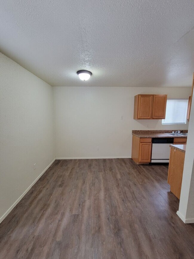 Building Photo - Bryan - Northgate Area - 2 Bedroom 1 Bath! Northgate area