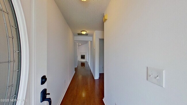 Foto del edificio - 4525 Shaky Leaf Ln N