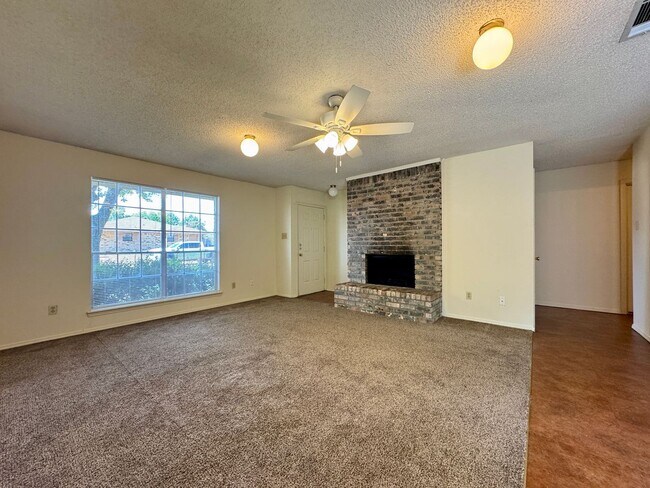 Building Photo - Duplex