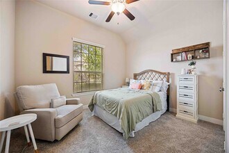 Building Photo - 931 Abelia Ave