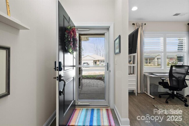 Foto del edificio - 305 Hemlock Bluff Ct