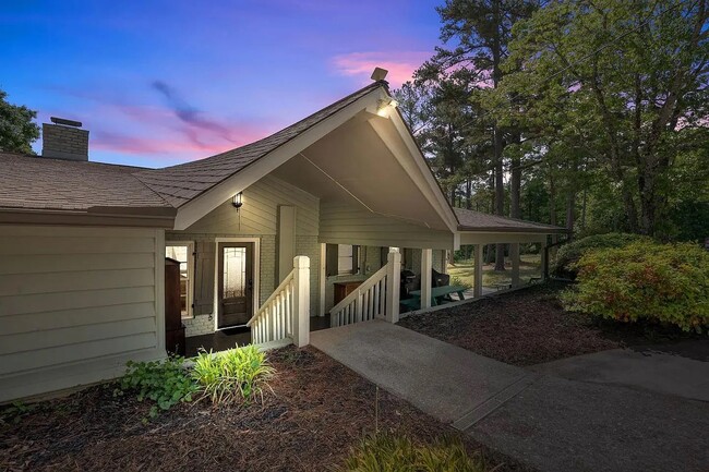 Foto del edificio - 333 Jim Crittendon Rd