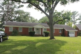 Building Photo - 919 Isabella Ave