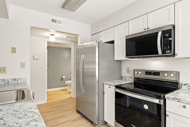 Foto del edificio - Fabulous 1 Bedroom/1 Bath Condo Unit!