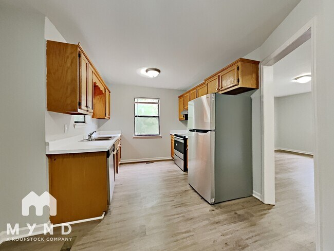 Foto del edificio - 377 St John Rd NW