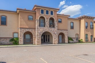 Building Photo - 2705 Mimosa St