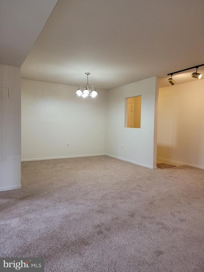 Building Photo - 9645 White Acre Rd