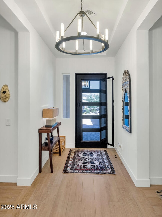 Building Photo - 2041 E Fallen Leaf Ln