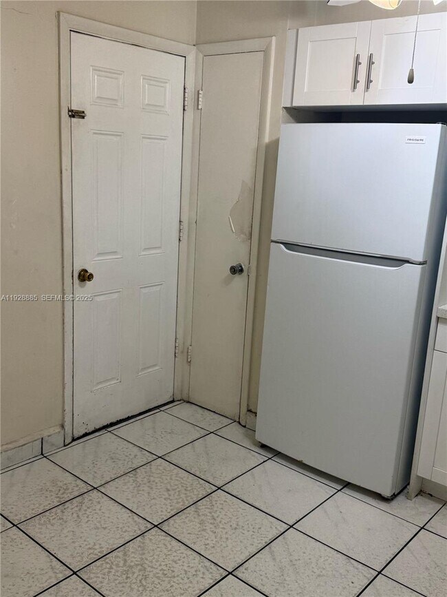 Foto del edificio - 1400 NE 191st St