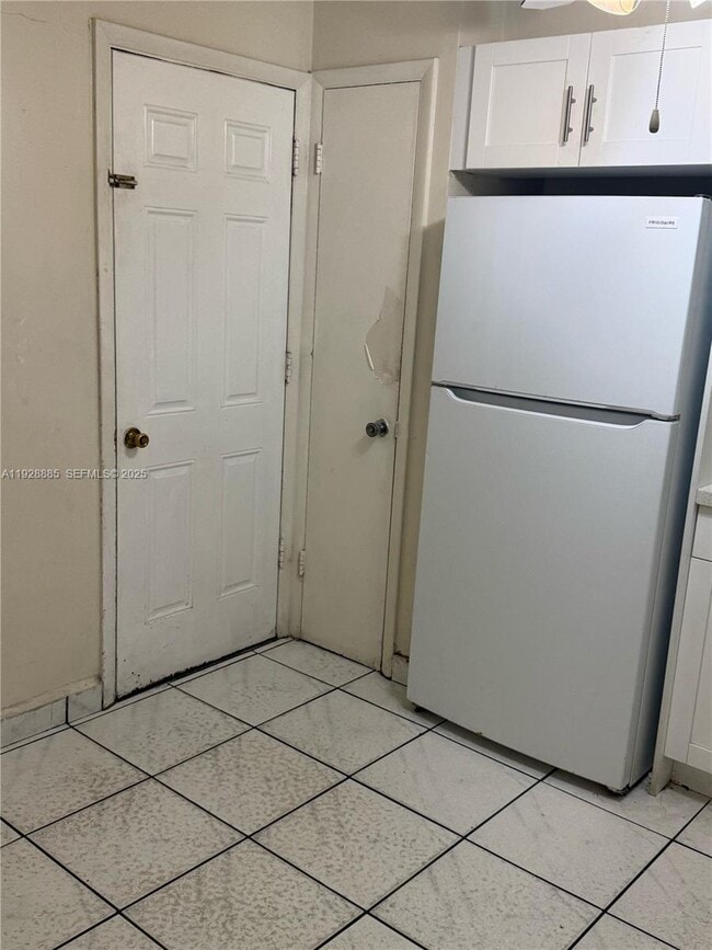 Foto del edificio - 1400 NE 191st St