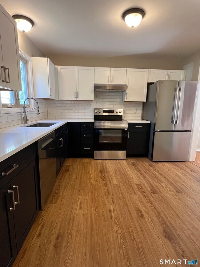 Foto del edificio - 124 Colonial Hill Dr