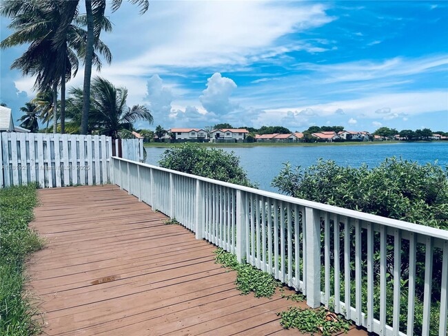 Foto del edificio - 4805 SW 154th Ave