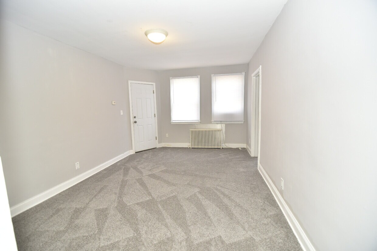 Entrance - 913 Saint Dunstans Rd