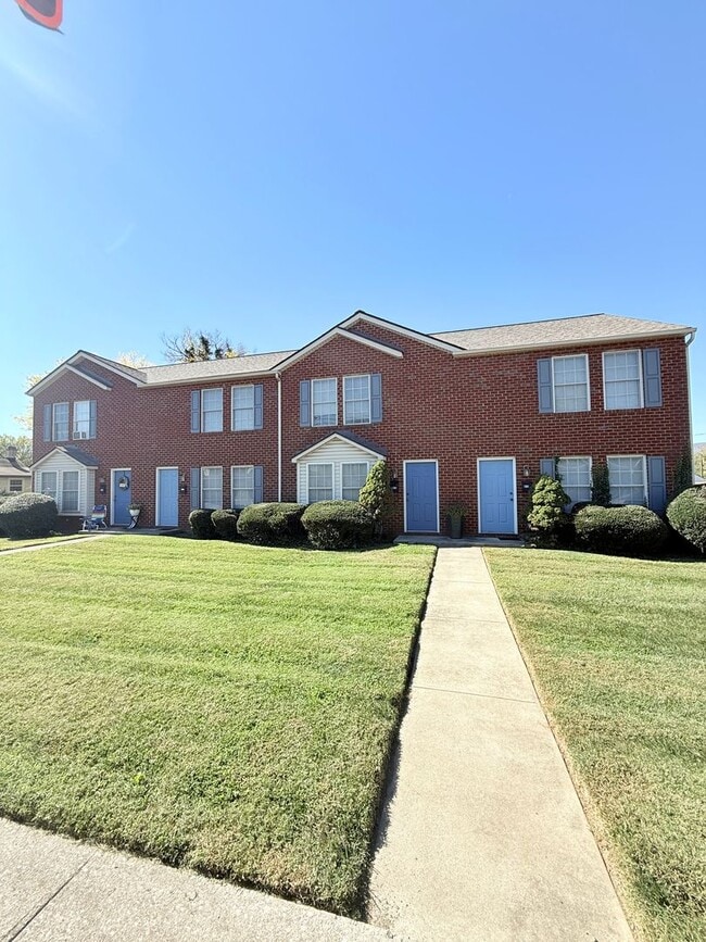 Building Photo - 2 Bedroom 1.5 Bath Townhome In Salem City