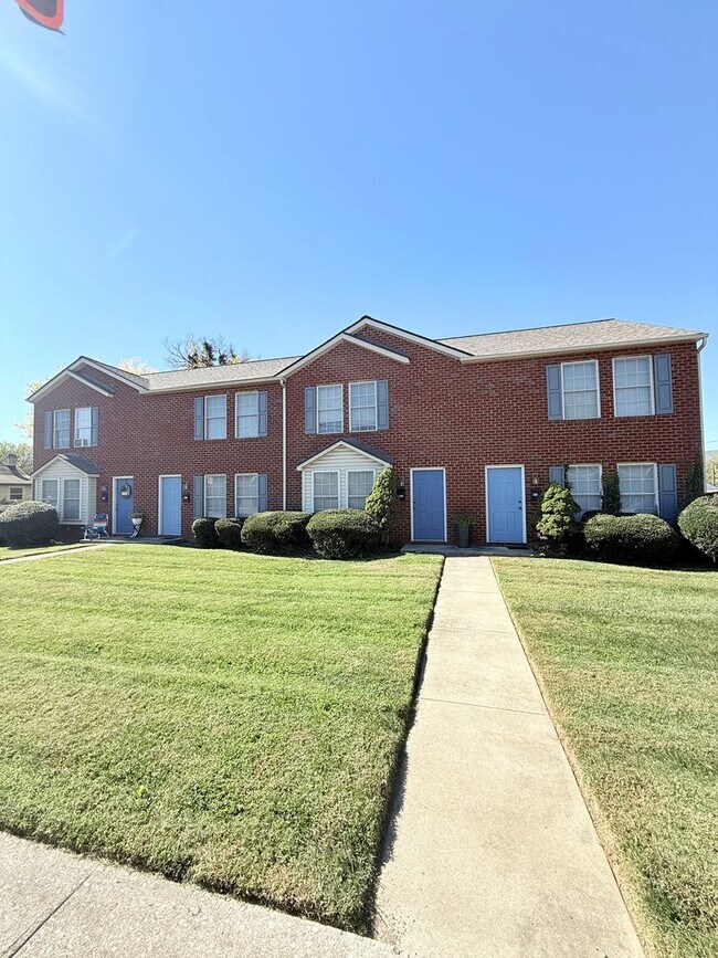 Foto del edificio - 2 Bedroom 1.5 Bath Townhome In Salem City